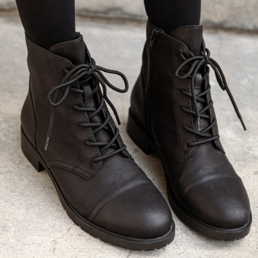 ALDO NWT Grenani Cap Toe Military boots in black